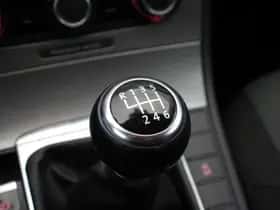Volkswagen Passat (2012) thumbnail 24
