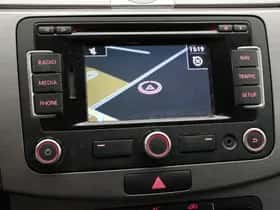 Volkswagen Passat (2012) thumbnail 4