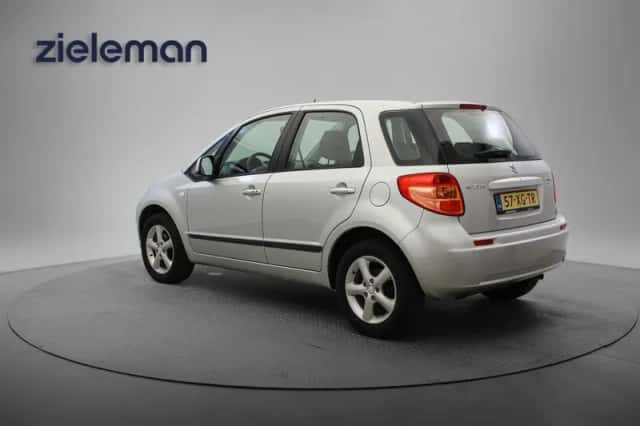 Suzuki SX4 (2007) thumbnail 3