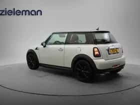 MINI Cooper (2011) thumbnail 2