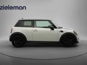 MINI Cooper (2011) thumbnail 11
