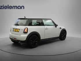 MINI Cooper (2011) thumbnail 12