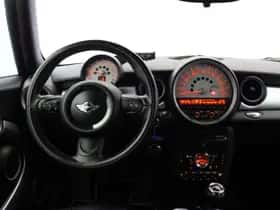 MINI Cooper (2011) thumbnail 3