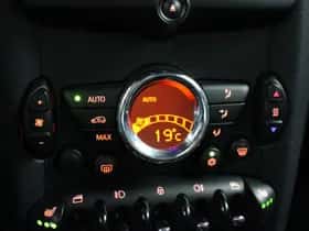 MINI Cooper (2011) thumbnail 23