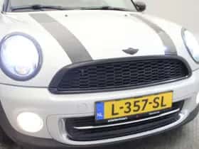 MINI Cooper (2011) thumbnail 25