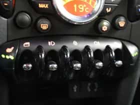 MINI Cooper (2011) thumbnail 5