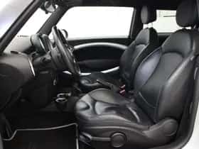 MINI Cooper (2011) thumbnail 6