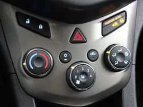 Chevrolet AVEO (2012) thumbnail 23