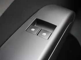 Chevrolet AVEO (2012) thumbnail 24