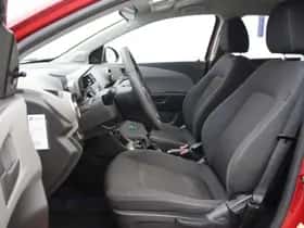 Chevrolet AVEO (2012) thumbnail 6