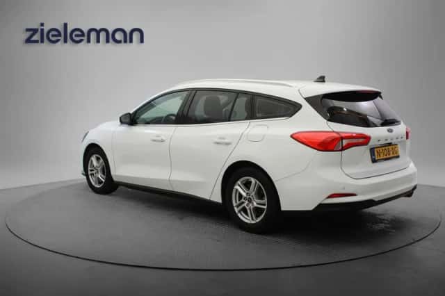 Ford Focus (2022) thumbnail 2