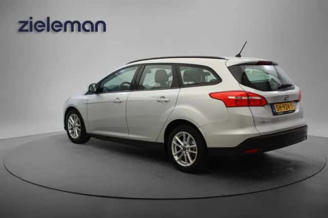 Ford Focus (2018) thumbnail 2