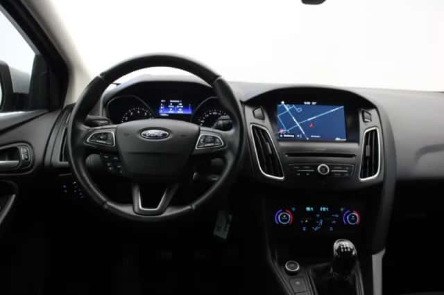Ford Focus (2018) thumbnail 3