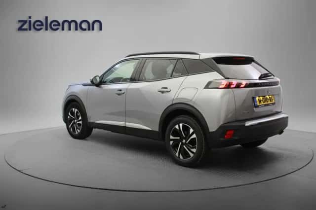 Peugeot 2008 (2021) thumbnail 2