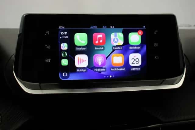 Peugeot 2008 (2021) thumbnail 6