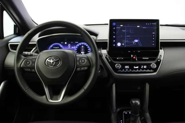 Toyota Corolla Cross (2023) thumbnail 2