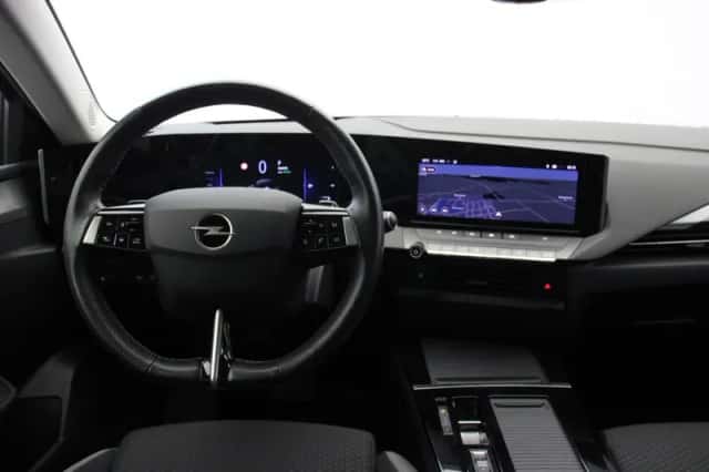 Opel Astra (2023) thumbnail 3