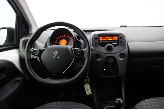 Peugeot 108 (2021) thumbnail 3