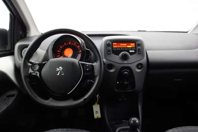 Peugeot 108 (2021) thumbnail 3