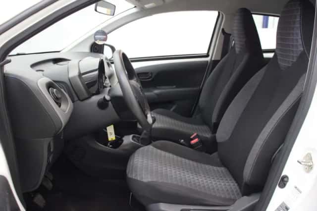 Peugeot 108 (2021) thumbnail 6