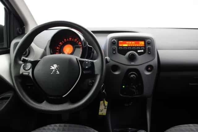 Peugeot 108 (2021) thumbnail 3