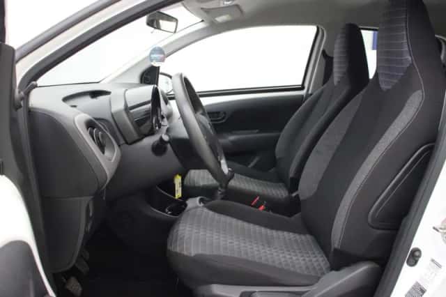 Peugeot 108 (2021) thumbnail 6