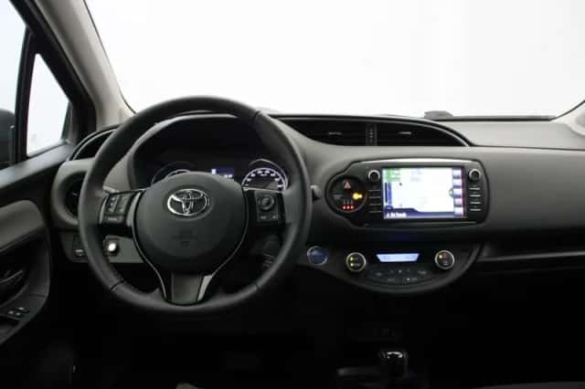 Toyota Yaris (2019) thumbnail 3