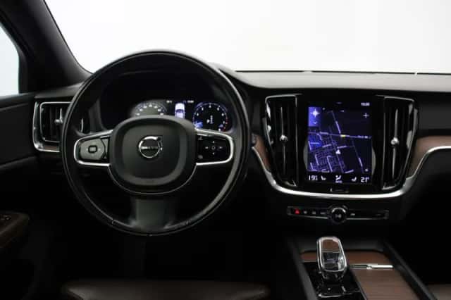 Volvo V60 (2021) thumbnail 4