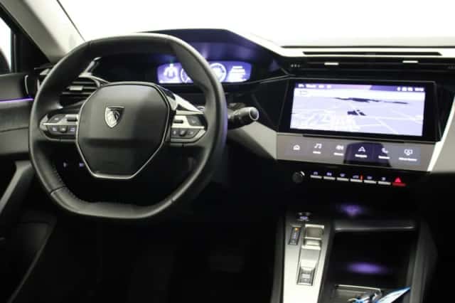Peugeot 308 (2022) thumbnail 3
