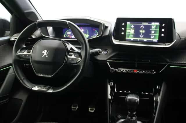 Peugeot 208 (2021) thumbnail 3