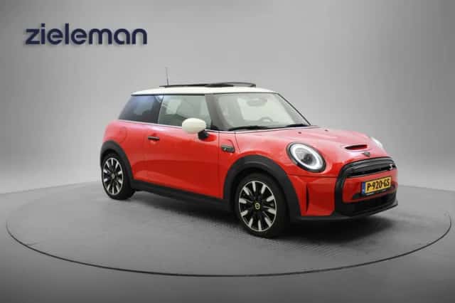 MINI Electric (2022) thumbnail 1