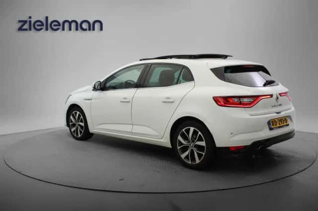 Renault Mégane (2017) thumbnail 2