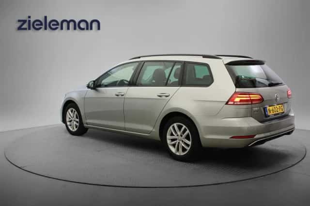 Volkswagen Golf (2020) thumbnail 2