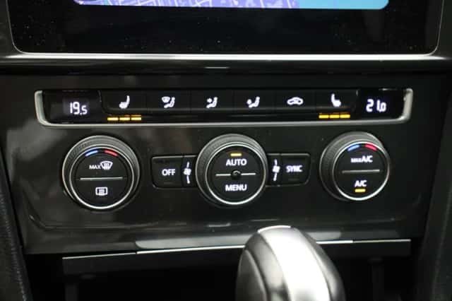Volkswagen Golf (2020) thumbnail 6