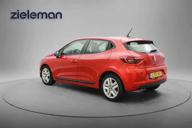 Renault Clio (2021) thumbnail 2