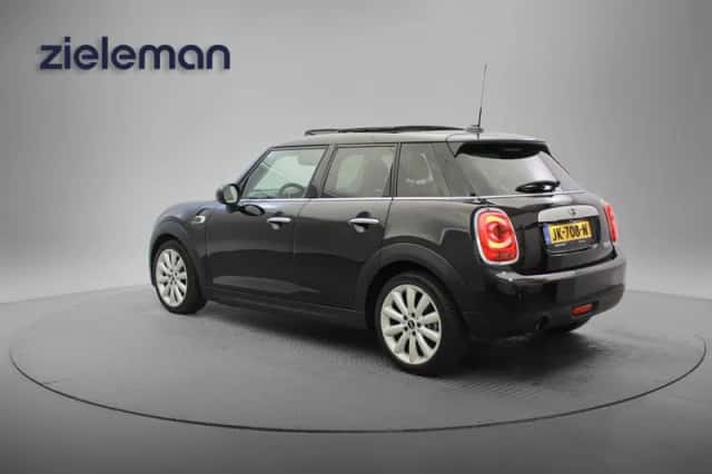 MINI Cooper (2015) thumbnail 3