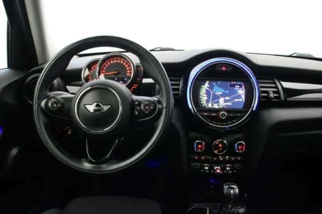 MINI Cooper (2015) thumbnail 4