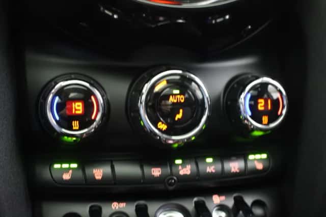 MINI Cooper (2015) thumbnail 6