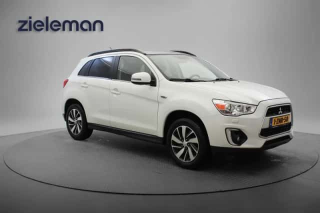 Mitsubishi ASX (2015) thumbnail 1