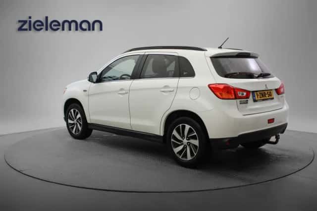 Mitsubishi ASX (2015) thumbnail 2