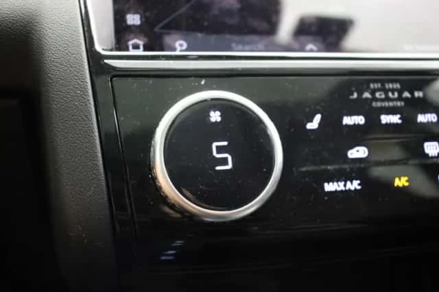 Jaguar E-Pace (2022) thumbnail 5