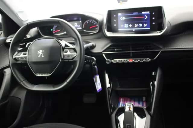 Peugeot 2008 (2021) thumbnail 3