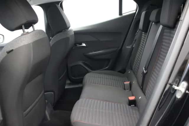 Peugeot 2008 (2021) thumbnail 5