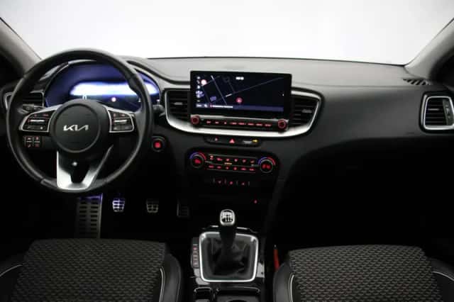 Kia Ceed (2024) thumbnail 2