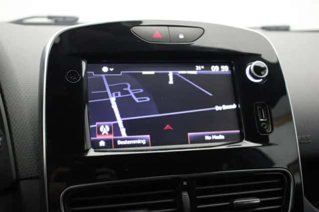 Renault Clio (2020) thumbnail 5