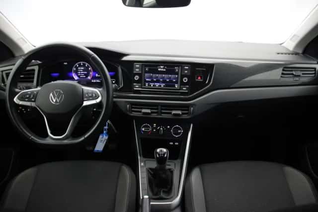 Volkswagen Polo (2022) thumbnail 2