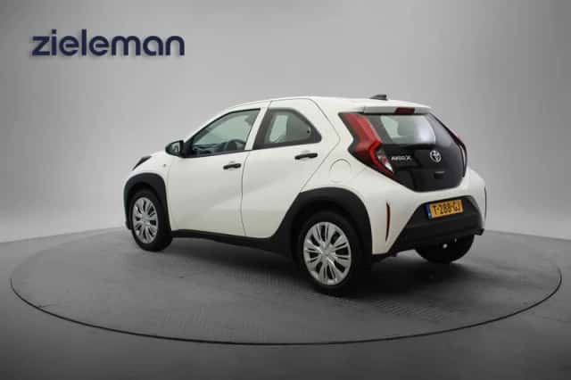 Toyota Aygo X (2023) thumbnail 3