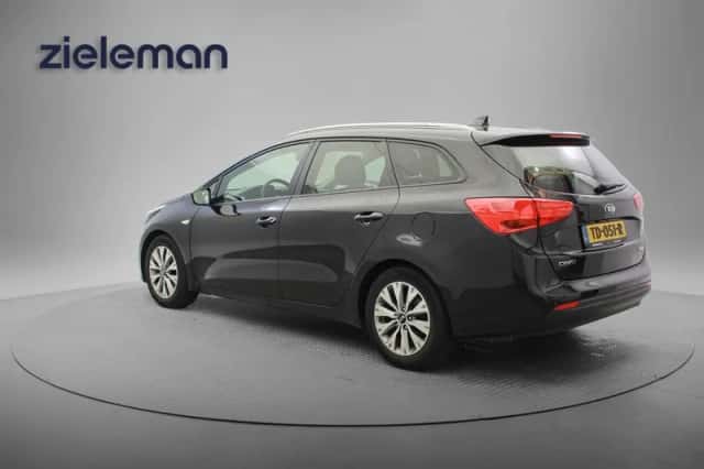 Kia Ceed (2018) thumbnail 2