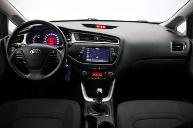 Kia Ceed (2018) thumbnail 3