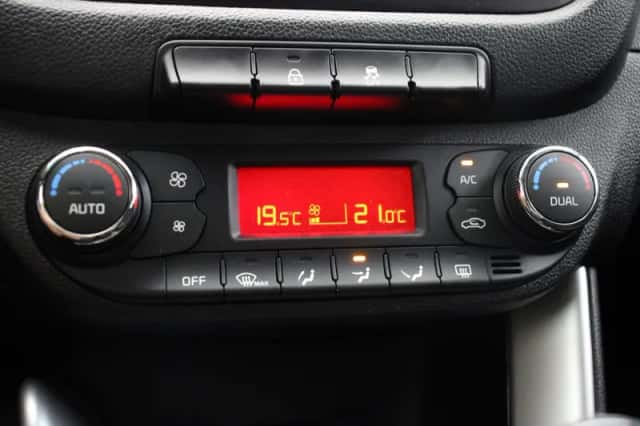 Kia Ceed (2018) thumbnail 6